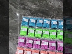 สีเหลืองตกแต่งตู้ปลาสวนเรืองแสงกรวดพื้นผิวควอตซ์