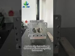 12 ถังที่จะถูกขนส่ง