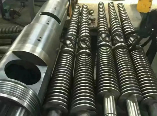 51/105 55/113 65/132 80/156 92/188 สกรู Extruder และ Barrel Nitrided