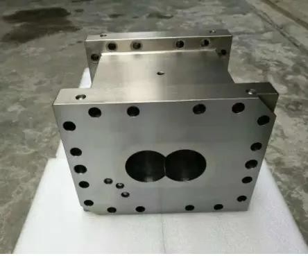 ชิ้นส่วนอะไหล่สกรู Bimetallic Intermeshing และ Barrel Hdpe Extruder