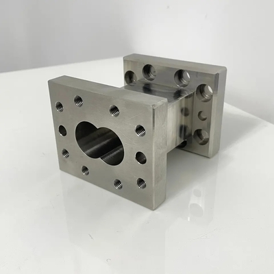 สารสกัด Bimetallic PE Sheet Screw And Barrel สําหรับเครื่องยนต์พลาสติก Twin Screw Extruder Machine Segment Barrels