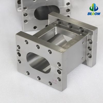 กระบอกสกรูคู่เหล็กไนเคิลความแข็งแกร่งสูงสําหรับความทนทานต่อการสวมใส่ในเครื่องบดพลาสติก