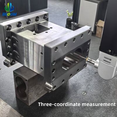 สกรูและถัง extruder Bimetallic Nickel Alloy ที่มีความทนทานต่อการเสื่อมและความอดทนต่ออุณหภูมิสูงสําหรับ PP Pet PVC ABS Plastic Extruder