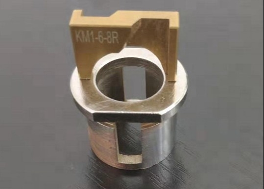KM1-6-8R ใบมีดคัตเตอร์ที่ใช้สำหรับเครื่องแต่งตัวปลายด้านเดียว